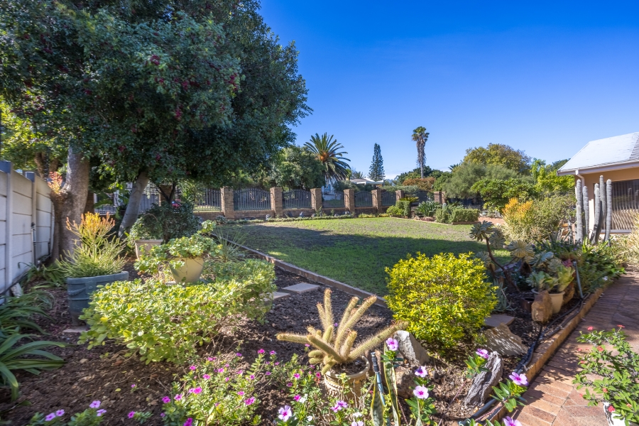 4 Bedroom Property for Sale in Kenridge Western Cape